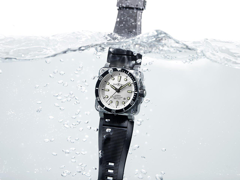 علامة Bell & Ross تطلق ساعة ناصعة البياض لعشاق رياضة الغوص